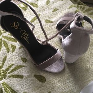 Chunky heeled women's shoes